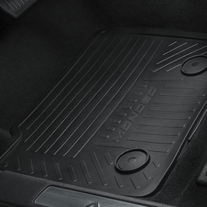 Tepih, spredaj gumiran, črn